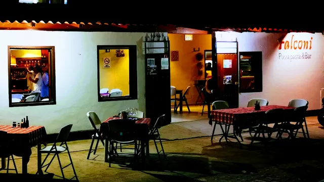 Falconi Pizza, Pasta & Bar