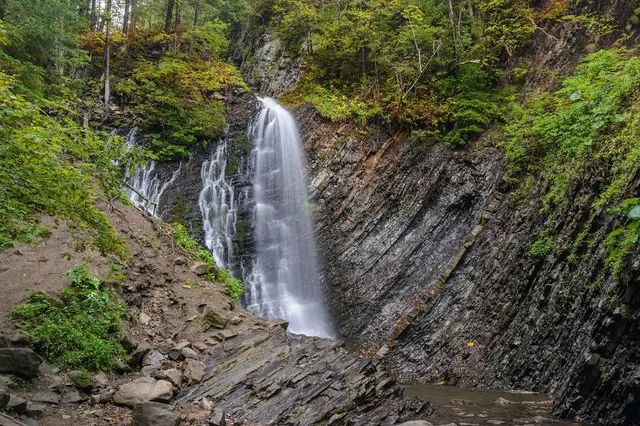 Zhenetsʹkyy Huk waterfall