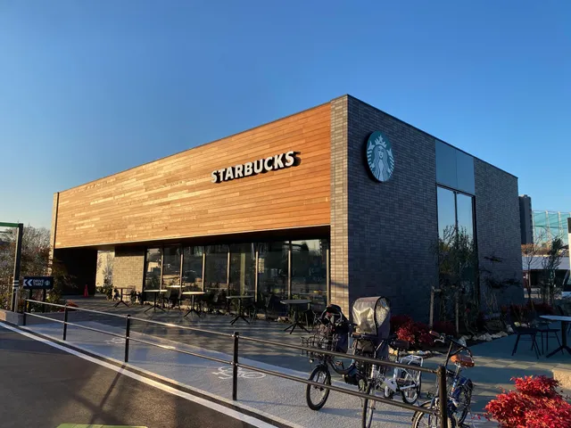 Starbucks Coffee - Osaka Tsurumi Ryokuchi Park