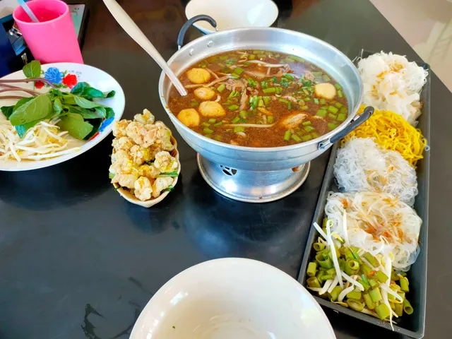 ร้านบ้านพ่อ ก๋วยเตี๋ยวไก่มะระบุฟเฟ่ต์