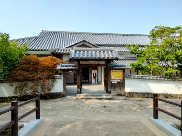 イヌカイボクドウキネンカン