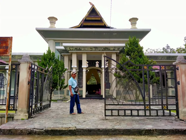 Makam Raja Kecik
