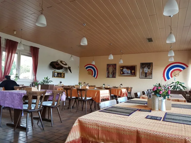 Aroy Aroy Thai Restaurant mit Lieferservice