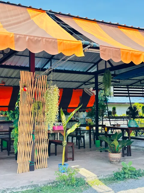 ก๋วยเตี๋ยวเรือริมคลอง