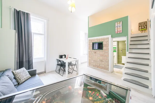 happy home Budapest FOX