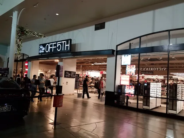 Saks Fifth Avenue OFF 5TH