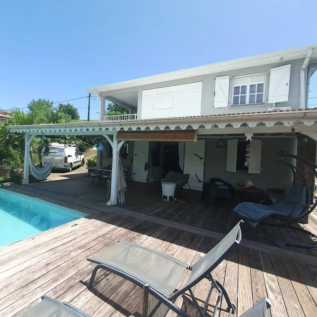 CHARMANT HAUT DE VILLA