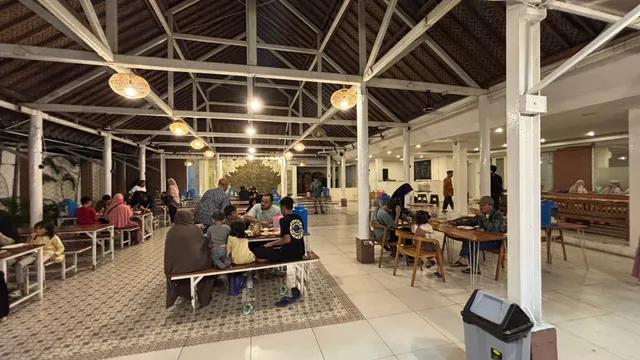 Ingkung Bakar Sego Gurih Sekaten