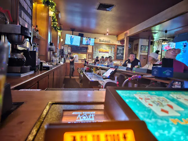 Mott Canyon Tavern & Grill