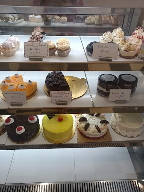 Loyans Bakery & Confectionery