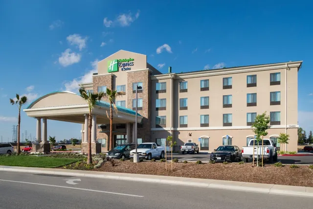 Holiday Inn Express & Suites Bakersfield Airport by IHG