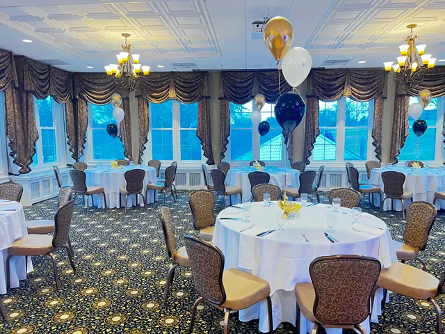 Kiss From A Rose Floral & Balloon Design EP