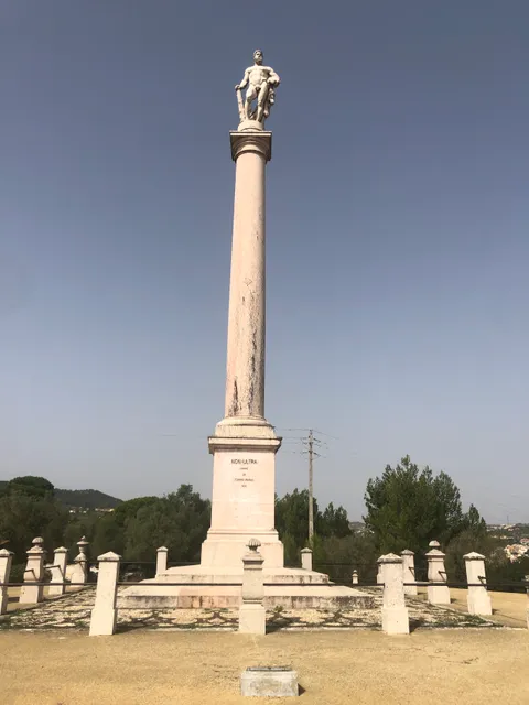 Monumento a Hércules e aos Defensores das Linhas de Torres Vedras