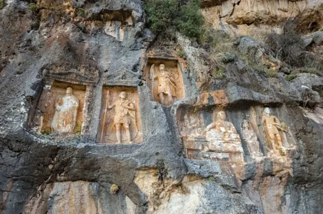 Adamkayalar (Men of rock)