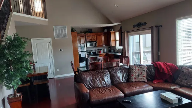 Foggy Bay Manor | 4 BR 3 BA Branson Vacation Rental | Pool Splashpad Clubhouse Trails