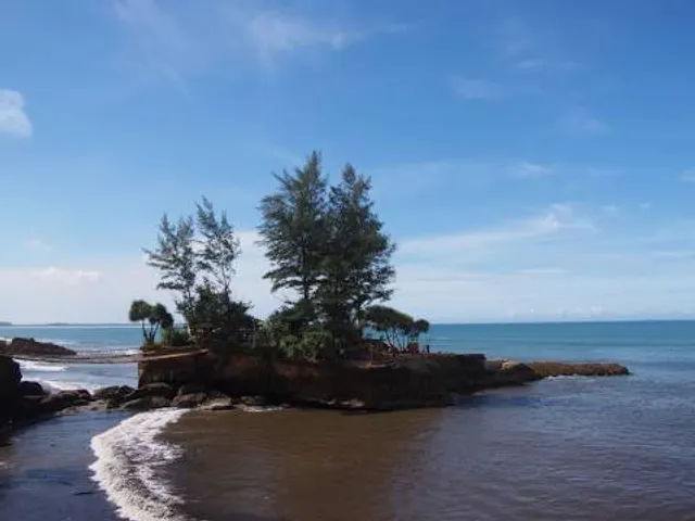 Pantai Sungai Suci