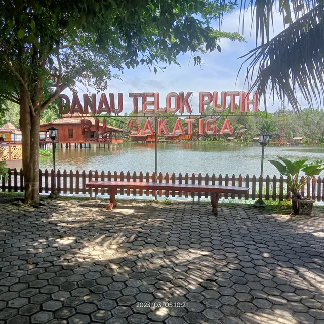 Danau Telok Putih