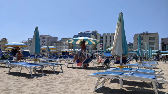 Marcello 76-77 Adele beach