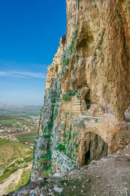 Arbel Fortress and Caves