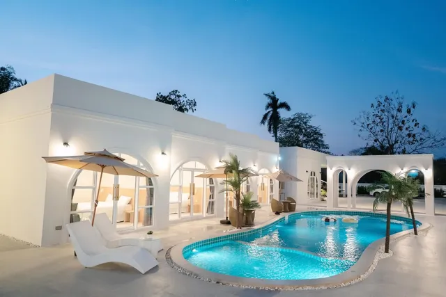 First Pool Villa พูลวิลล่าโคราช