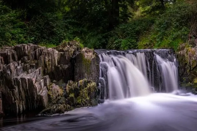 Nette Wasserfall am Traumpfad "Nette-Schieferpfad"