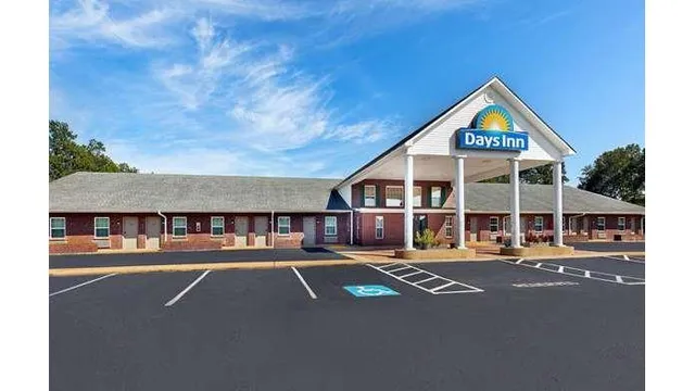Days Inn by Wyndham Savannah