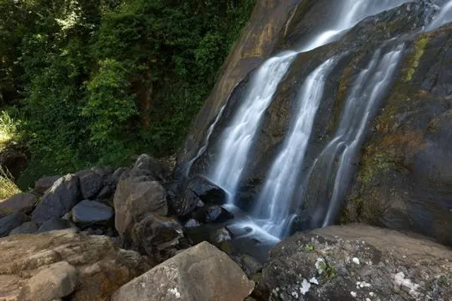 Hunnasgiriya Water Fall - ஹுன்னஸ்கிரிய