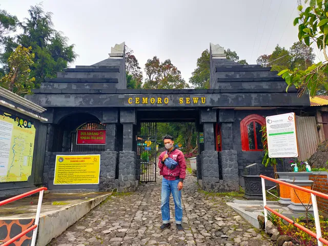 Entrance Cemoro Sewu