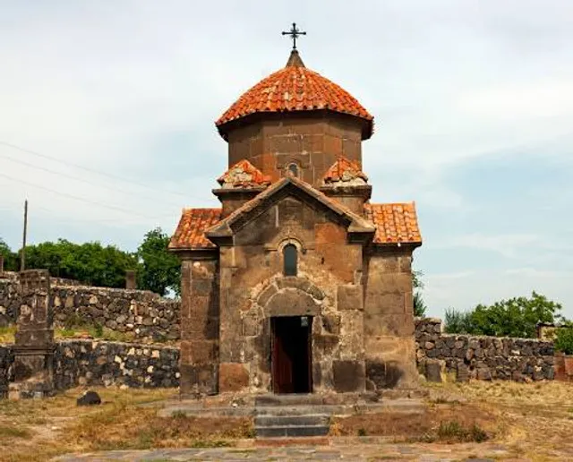 Red (Karmravor) Church