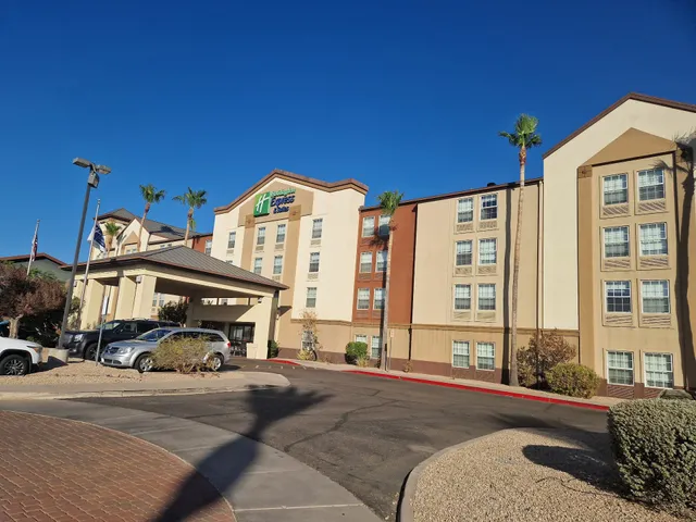 Holiday Inn Express & Suites Phoenix Airport by IHG