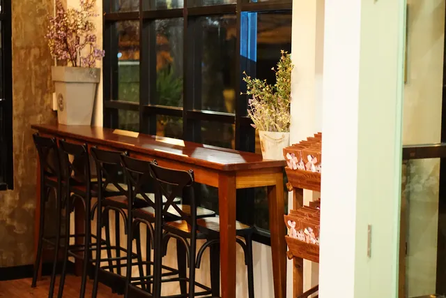 She's The Legend Cafe