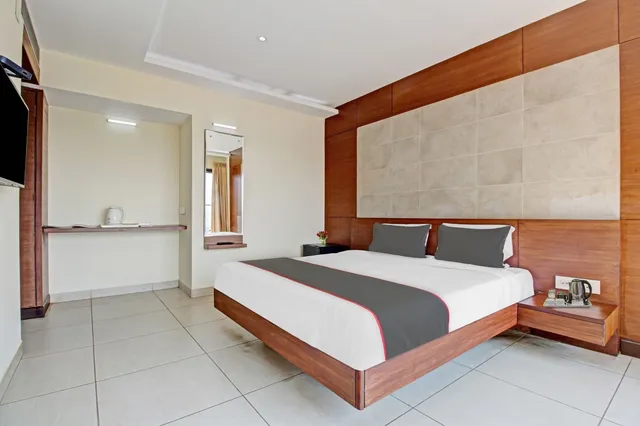 Collection O 811354 Gopi Residency