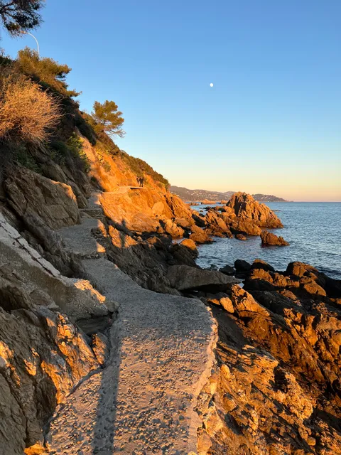 Le Sentier Du Littoral