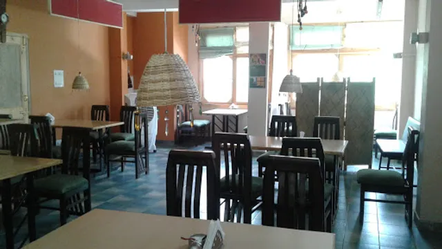 Maitre: Good Food Café