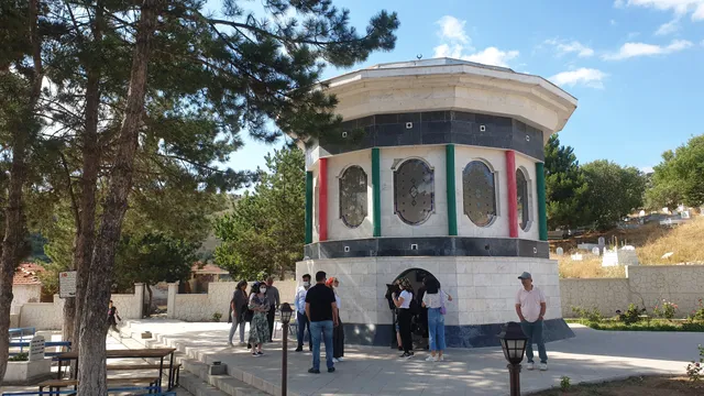 Haydar Sultan Türbesi