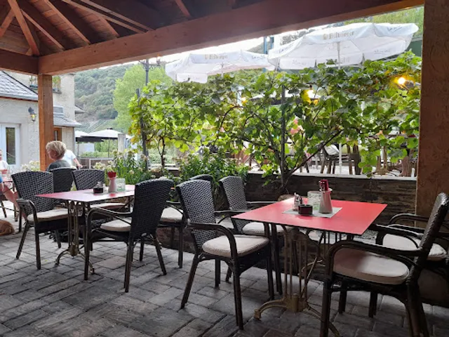 Ausonius Restaurant Pizzeria/ Ferienhaus