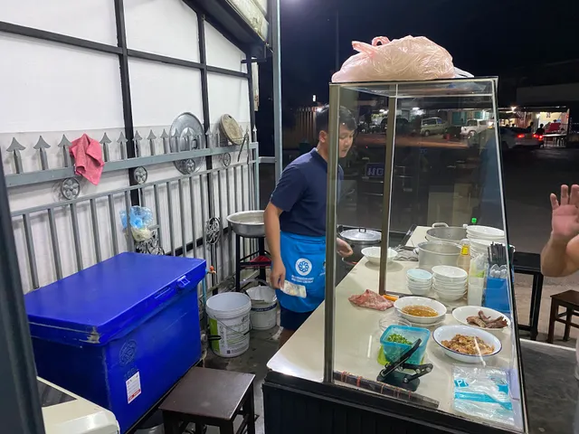 ຮ້ານອາຫານເຝີແຊບໆ