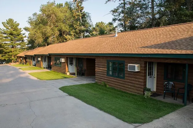 Riverside Point Resort Motel