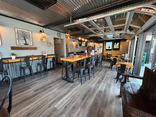 Twin Pines Eatery & Ice Cream