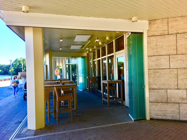 Julian's Bar & Restaurant