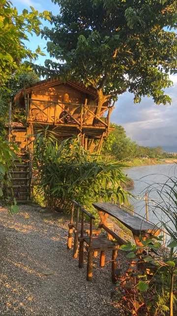 Happy Lemon Tree Lodge