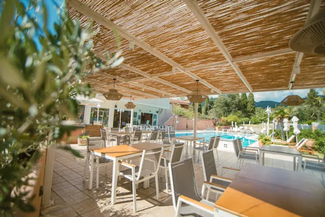 Dominoes Pool Restaurant