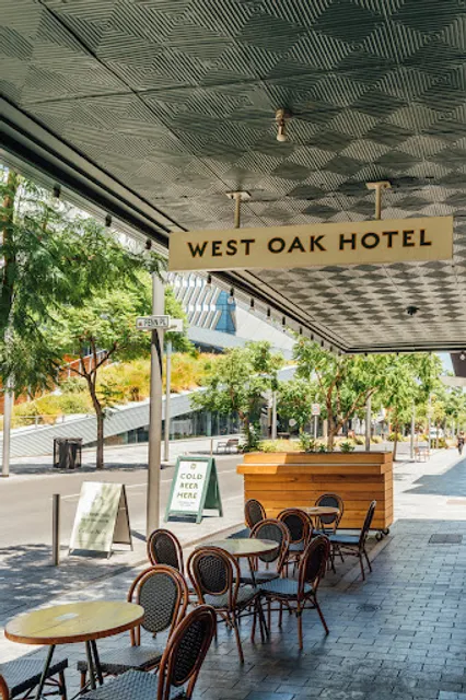 West Oak Hotel