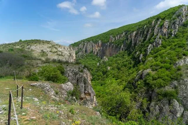 Nivicë Canyon