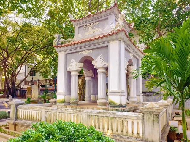 King Le Thai To's Temple