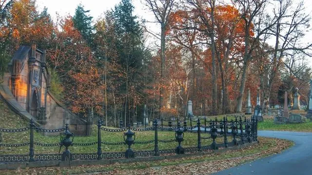 Oakwood Cemetery