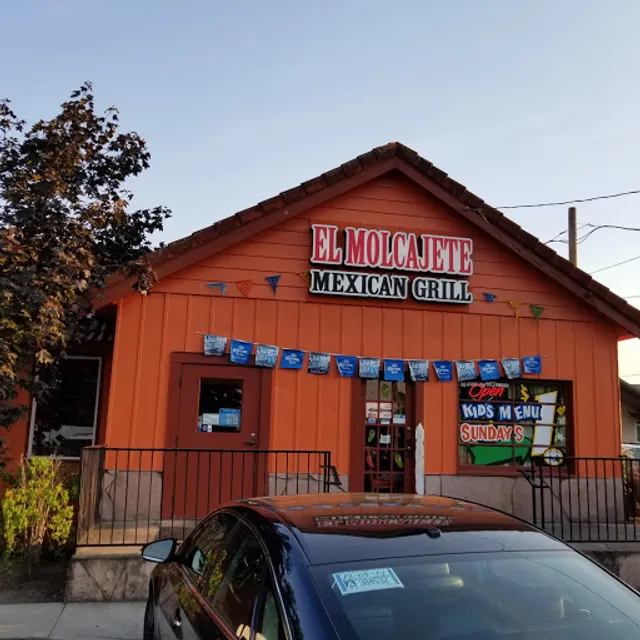 El Molcajete Mexican Grill