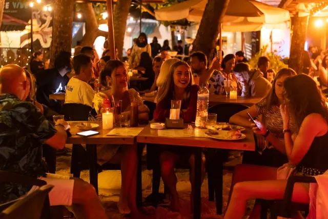 Caviar Cafe and Restaurant