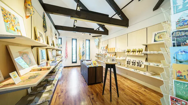 CAFE LA RUCHE Gallery & Shop