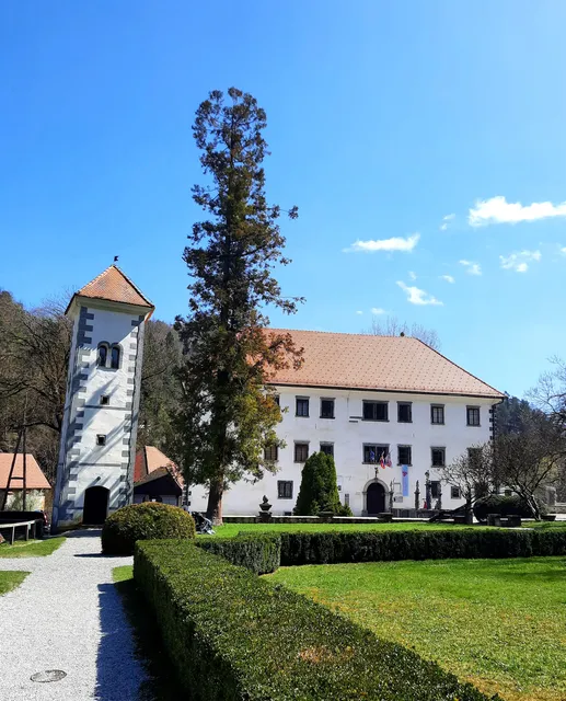 Polhov Gradec Castle